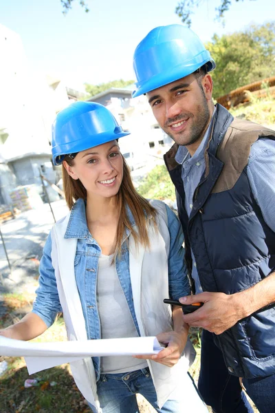 Arquitectos sonrientes — Foto de Stock