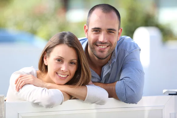 Pareja alegre — Foto de Stock