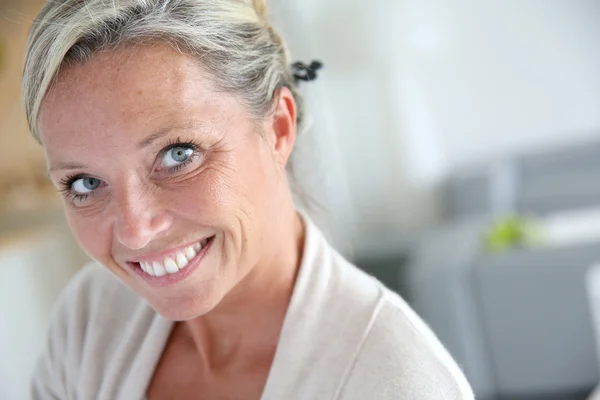 Beautiful mature woman — Stock Photo, Image