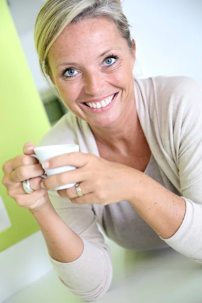 Madura atractiva mujer — Foto de Stock