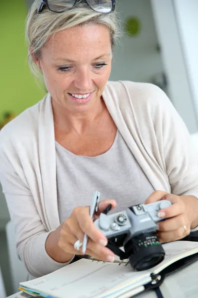 Mooie volwassen vrouw — Stockfoto