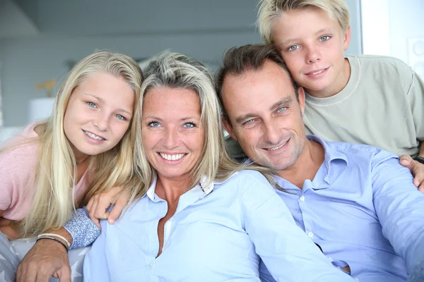 Familia feliz — Foto de Stock