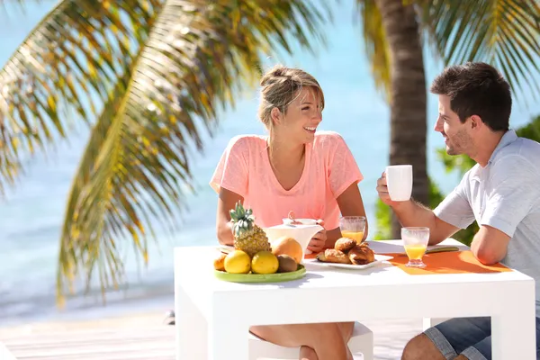 Married couple enjoying breakfast — Stock Photo, Image