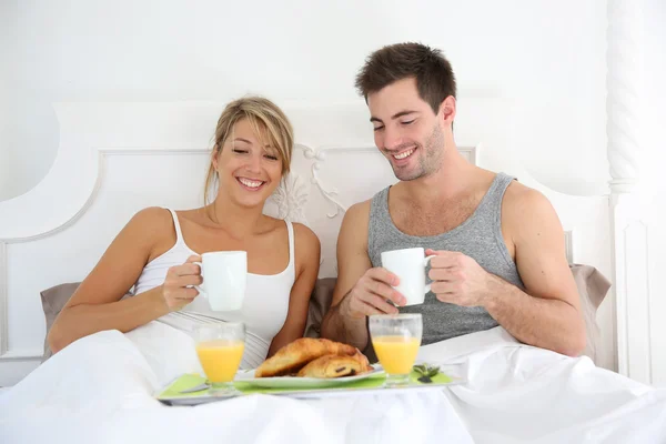 Couple having breakfast — Stock Photo, Image