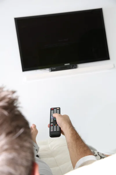 Controle remoto e aparelho de TV — Fotografia de Stock