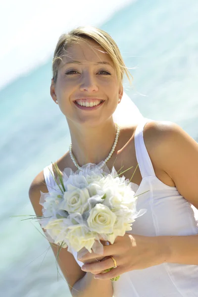 Bride on wedding day — Stock Photo, Image