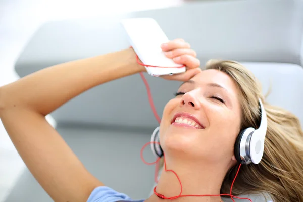 Woman relaxing with music — Stock Photo, Image