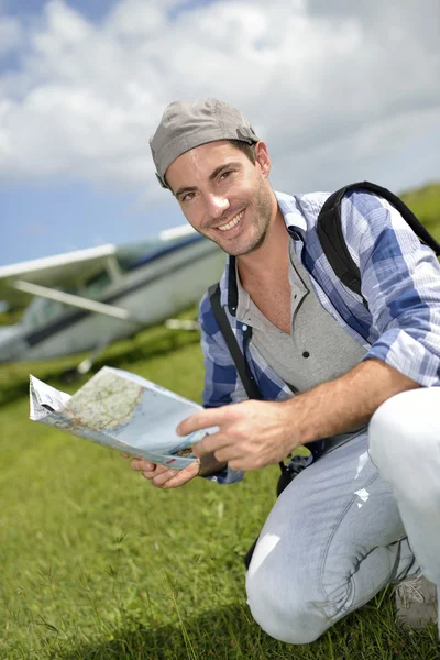 Adventurer looking at tourist map — Stock Photo, Image