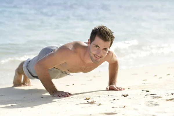 Man exercising on the beach — Stock Photo, Image