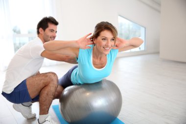 Pilates yapıyor kadın
