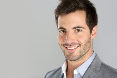 gülümseyen genç işadamı