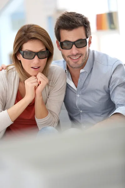 Couple regardant le film 3D — Photo