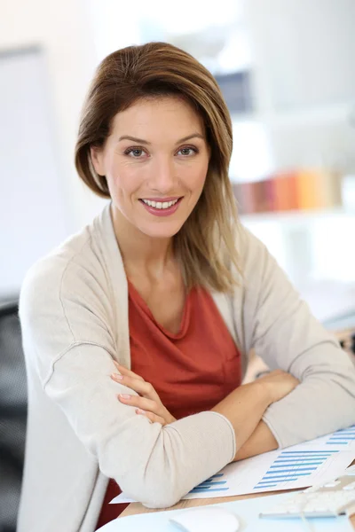 Mujer de negocios exitosa — Foto de Stock