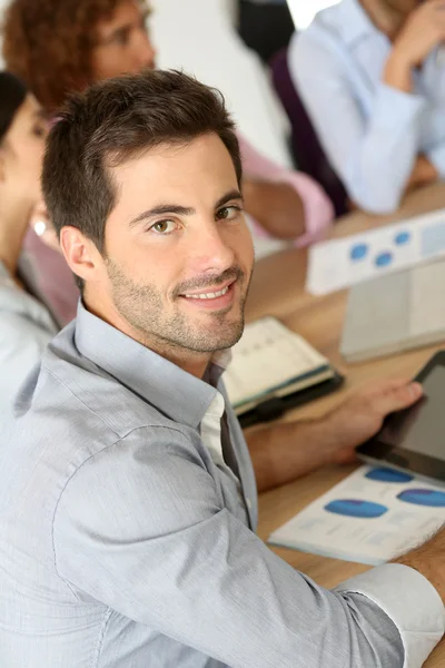 Smiling young businessman — Stock Photo, Image