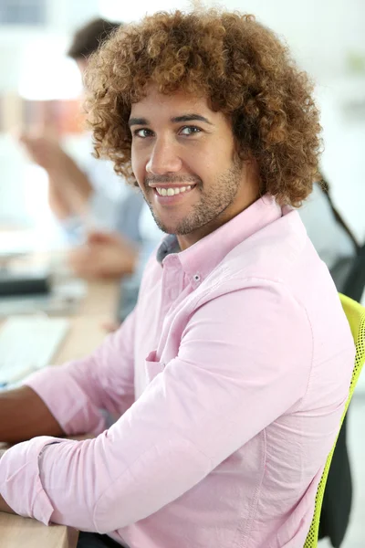 Smiling office-worker — Stock Photo, Image