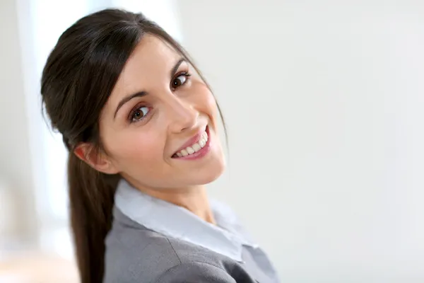 Chica de negocios sonriente —  Fotos de Stock