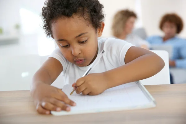 Boy drawing — Stock Photo, Image