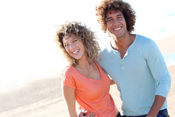 No amor casal sorrindo — Fotografia de Stock