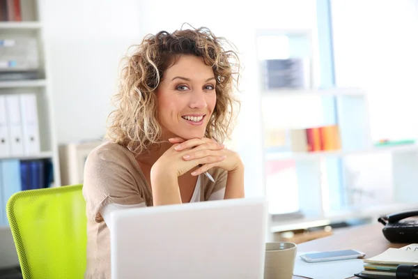 Woman sitting in front of laptop Royalty Free Stock Images