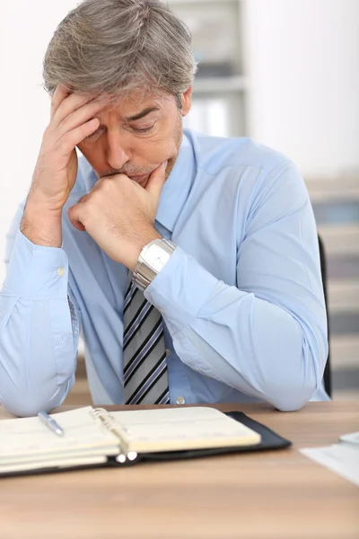 Doordachte zakenman — Stockfoto