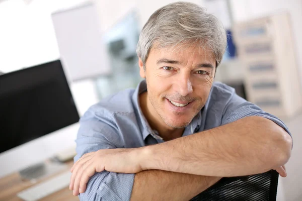 Smiling mature businessman — Stock Photo, Image