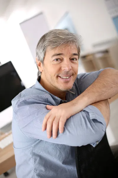 Smiling mature businessman — Stock Photo, Image