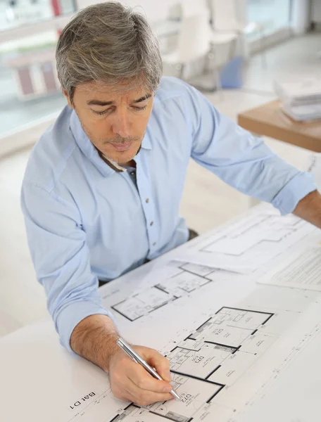 Architect working on blueprint — Stock Photo, Image