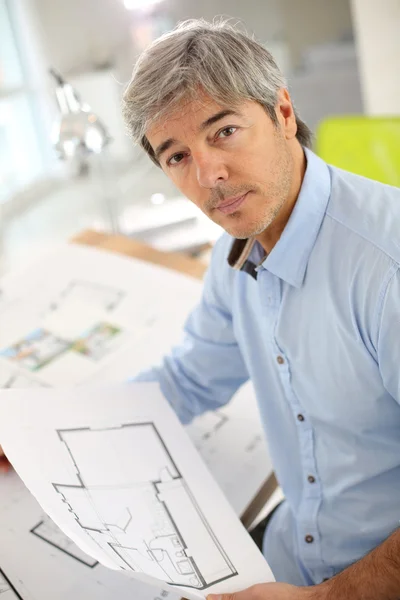 Architect working on blueprint — Stock Photo, Image