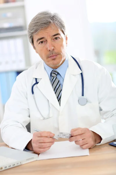 Doctor in office — Stock Photo, Image