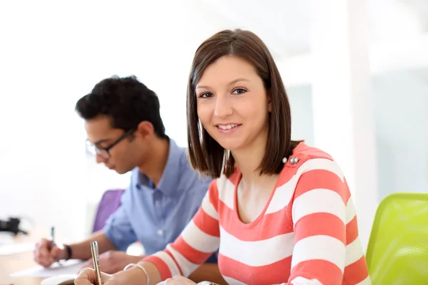 Studentisches Mädchen — Stockfoto