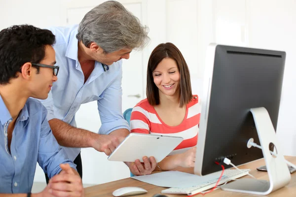 Teacher with students — Stock Photo, Image