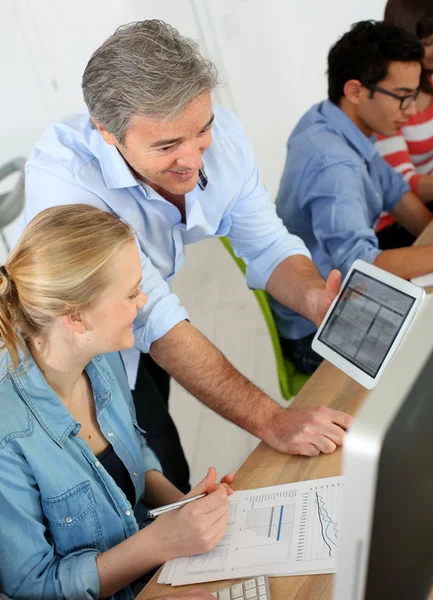 Leraar in de klas — Stockfoto