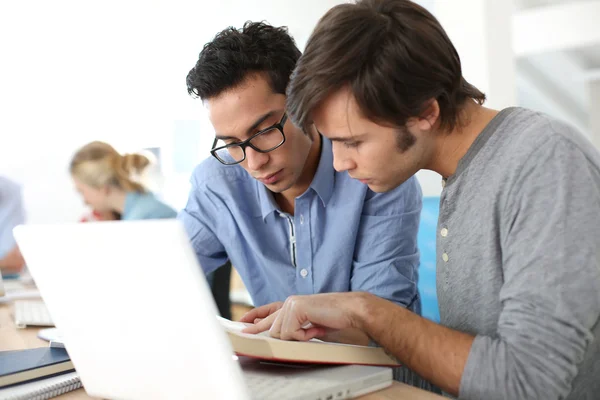 Hochschulstudenten — Stockfoto