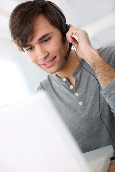 Studente con auricolare — Foto Stock