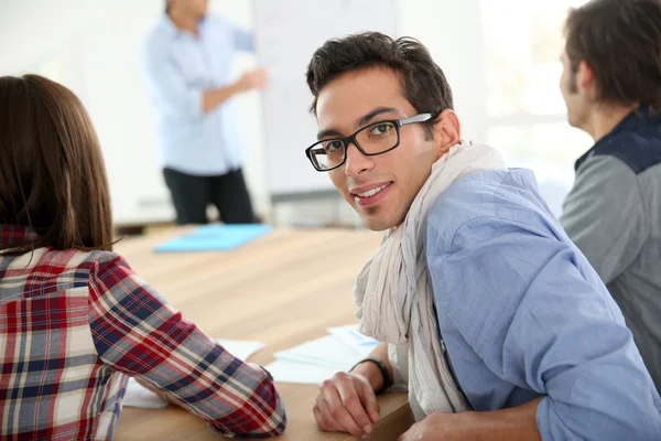 Student im Konferenzraum — Stockfoto