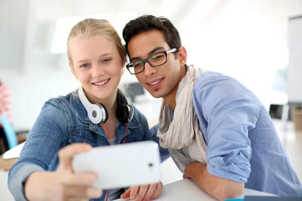 Menschen mit Smartphone — Stockfoto