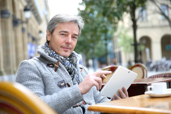 Man with tablet — Stock Photo, Image