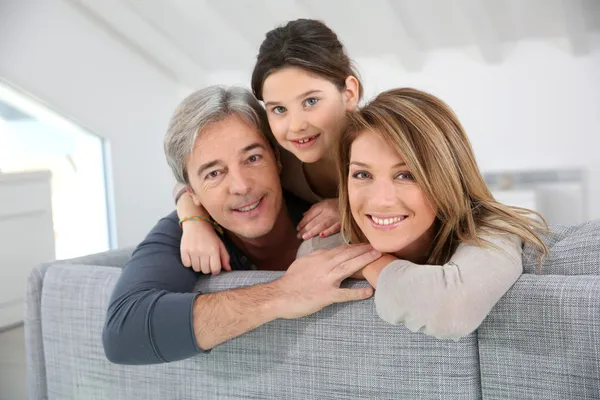 Glada lyckliga familjen — Stockfoto