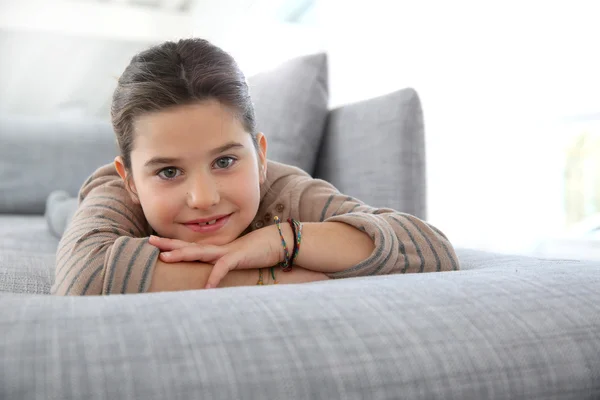 Sonriente morena chica — Foto de Stock