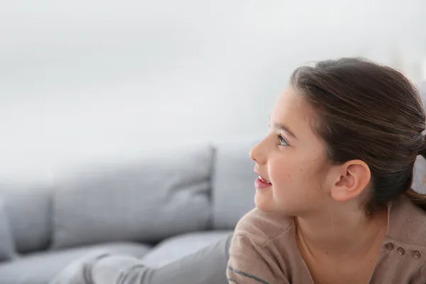 Brunette schattig meisje — Stockfoto