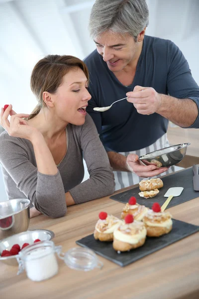 Wife tasting cake — Stock Photo, Image
