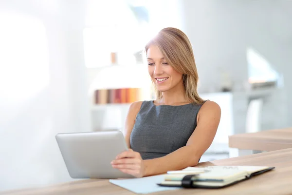 Businesswoman in office — Stock Photo, Image