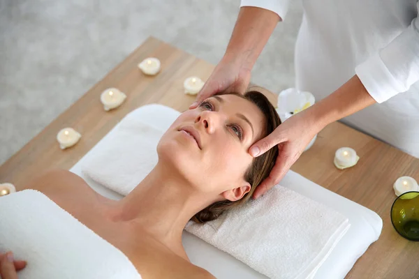 Woman having massage — Stock Photo, Image