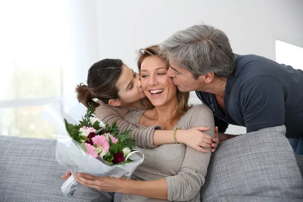 Familjen fira mors dag Stockbild