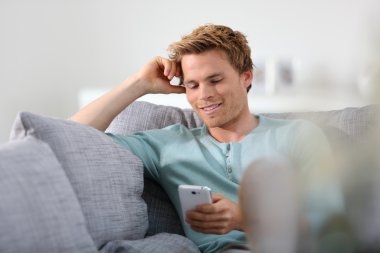 adam akıllı telefon ile Divan