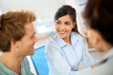 İş toplantısındaki insanlar