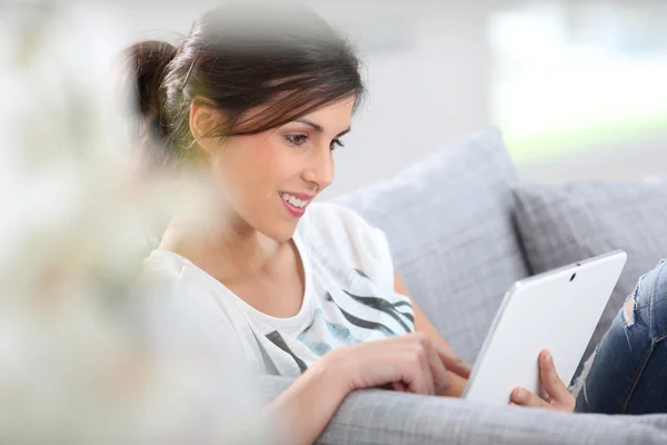 Girl connected on tablet — Stock Photo, Image