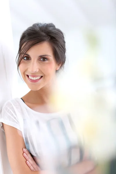 Feliz joven mujer — Foto de Stock