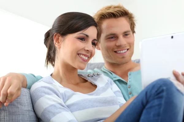 Couple websurfing with tablet — Stock Photo, Image