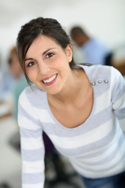 Fröhliche Studentin — Stockfoto